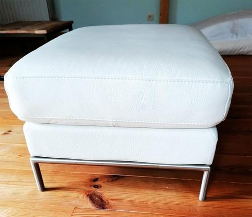 Hocker / ottoman / voetenbank wit leder, Huis en Inrichting, Banken | Voetenbanken en Poefen, Zo goed als nieuw, 50 tot 75 cm