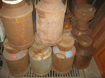 oude ijzer melkbussen  beschikbaar voor biedingen