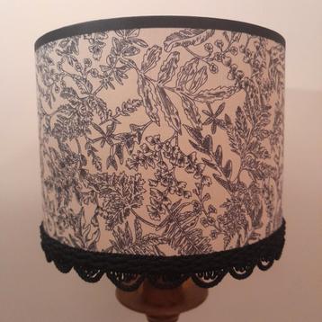 Handgemaakte lampenkap blauw wit vintage sierband  beschikbaar voor biedingen
