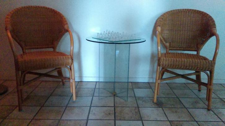 tafel / glazen bijzettafel, Huis en Inrichting, Tafels | Bijzettafels, Zo goed als nieuw, Rond, 60 cm of meer, 55 tot 75 cm, Glas