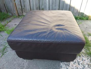 Poef - Hocker van Leer met opbergruimte (67x67x33) beschikbaar voor biedingen