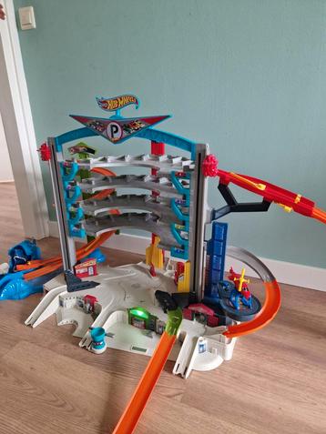 Hot Wheels Ultimate Garage - Racebaan beschikbaar voor biedingen