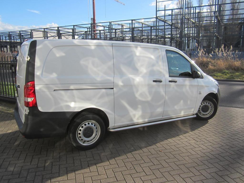 Mercedes-Benz Vito 111 CDI Lang Airco Navi, Auto's, Bestelauto's, Voorwielaandrijving, Gebruikt, 4 cilinders, Wit