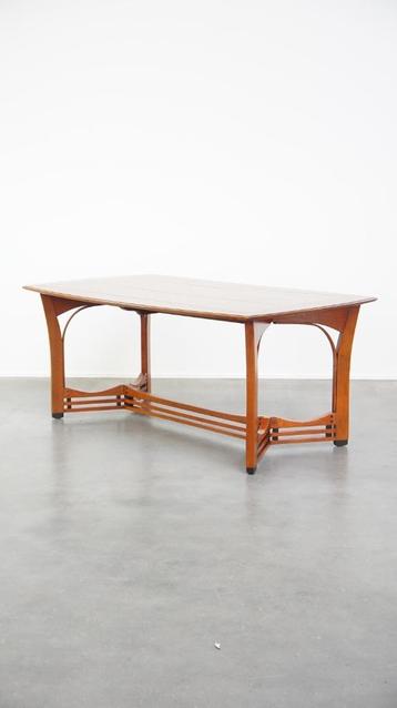 Art Nouveau design eetkamertafel van Schuitema beschikbaar voor biedingen