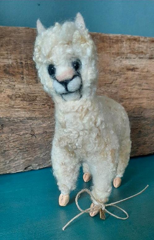 Genaaldvilte Alpaca wol naaldvilten handgemaakt, Hobby en Vrije tijd, Vilt, Nieuw, Figuurtje(s), Wolvilt, Ophalen of Verzenden