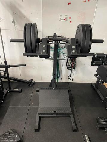 ATX squat machine beschikbaar voor biedingen