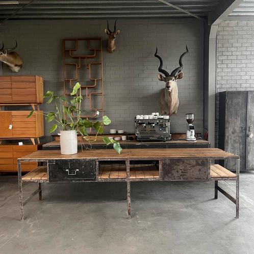 Grote oude stalen werkbank, toonbsnk, keukeneiland, Antiek en Kunst, Curiosa en Brocante, Ophalen