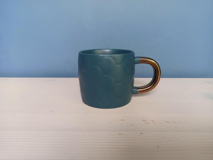 Starbucks mok beker blauw met schubben - 355 ml, Huis en Inrichting, Keuken | Servies, Zo goed als nieuw, Kop(pen) en/of Schotel(s)