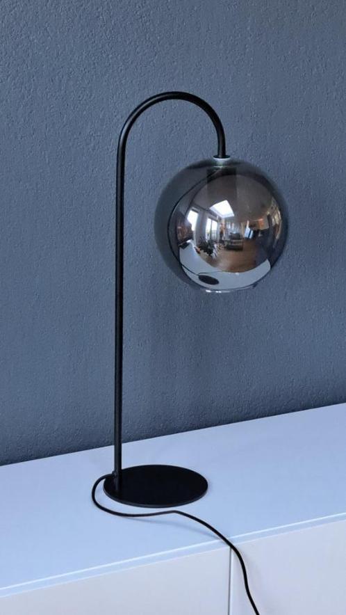 tafellamp als nieuw. Gerookt glas., Huis en Inrichting, Lampen | Tafellampen, Zo goed als nieuw, 50 tot 75 cm, Glas, Ophalen