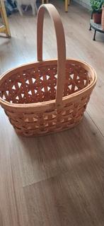 Mand, Huis en Inrichting, Woonaccessoires | Schalen en Manden, Ophalen of Verzenden, Zo goed als nieuw, Rond, Riet