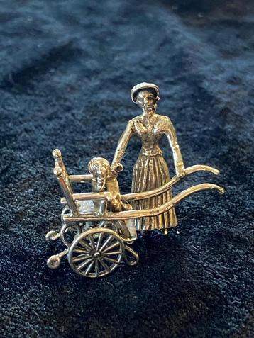 Zilver miniatuurtje vintage kinderwagen beschikbaar voor biedingen