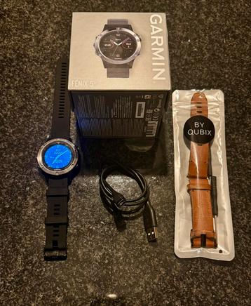 Garmin Fenix 5 (47mm) compleet met bandjes, doos en lader beschikbaar voor biedingen