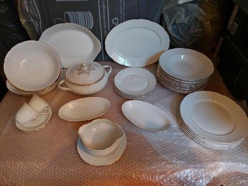 Net 35 delig servies. Kleur Wit, Huis en Inrichting, Keuken | Servies, Gebruikt, Overige typen, Overige stijlen, Porselein, Ophalen of Verzenden