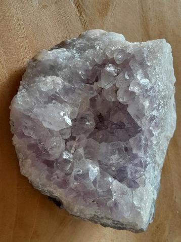 Amethist cluster. beschikbaar voor biedingen
