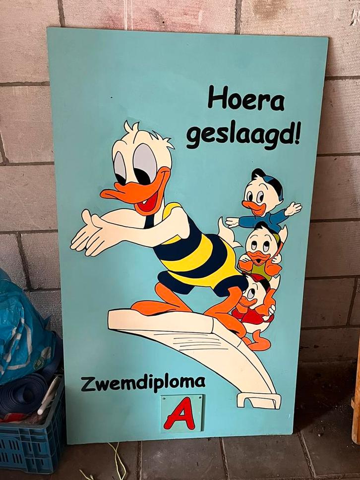 Te koop leuke felicitatie zwemdiploma bord voor A,B en C, Hobby en Vrije tijd, Feestartikelen | Verhuur, Zo goed als nieuw, Ophalen of Verzenden