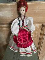 Grote Hongaarse klederdracht pop. Souvenir pop Hongarije., Ophalen, Zo goed als nieuw, Overige typen