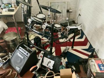Roland V drums td 9 Drumstel met Roland PM 10 en extraas. beschikbaar voor biedingen