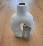 Nieuw! Gusta vaas, wit, ovaal, porselein, 14,6x7,6x21,8cm, Overige kleuren, Aardewerk of Porselein, Nieuw, Ophalen of Verzenden