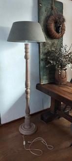 Grote brocante vloerlamp met lampenkap, Ophalen, ., Zo goed als nieuw, .