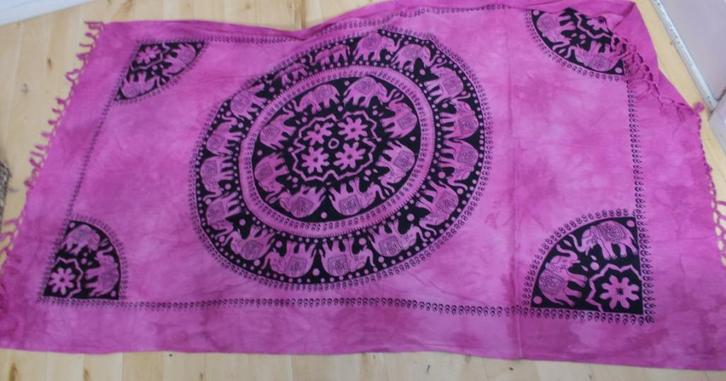 Batik/olifanten roze zwart print doek/kleed/plaid, Huis en Inrichting, Tafelkleden, Zo goed als nieuw, Rechthoek, Binnen, Verzenden