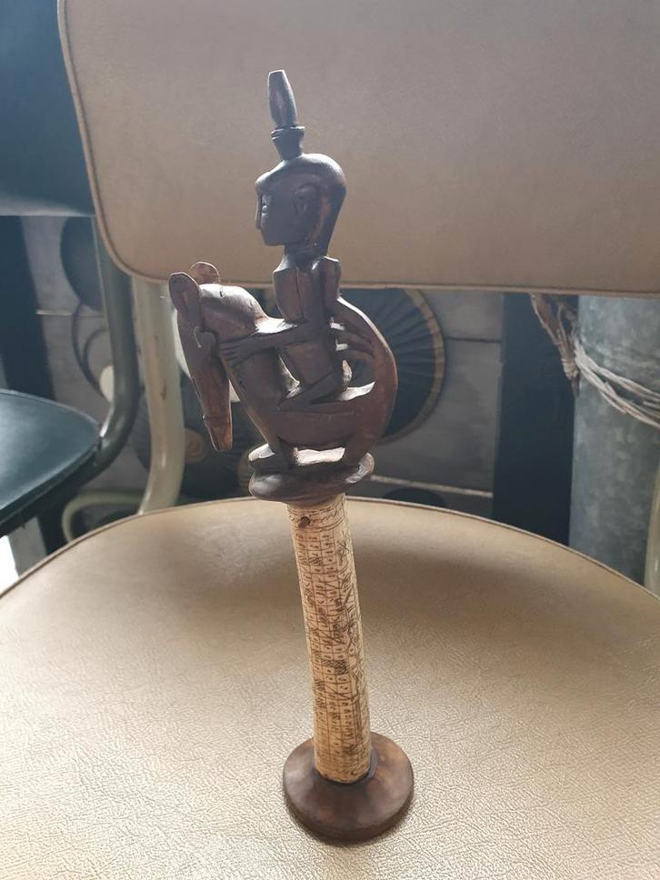 Houten beeldje van ruiter op paard, Antiek en Kunst, Kunst | Beelden en Houtsnijwerken, Ophalen of Verzenden