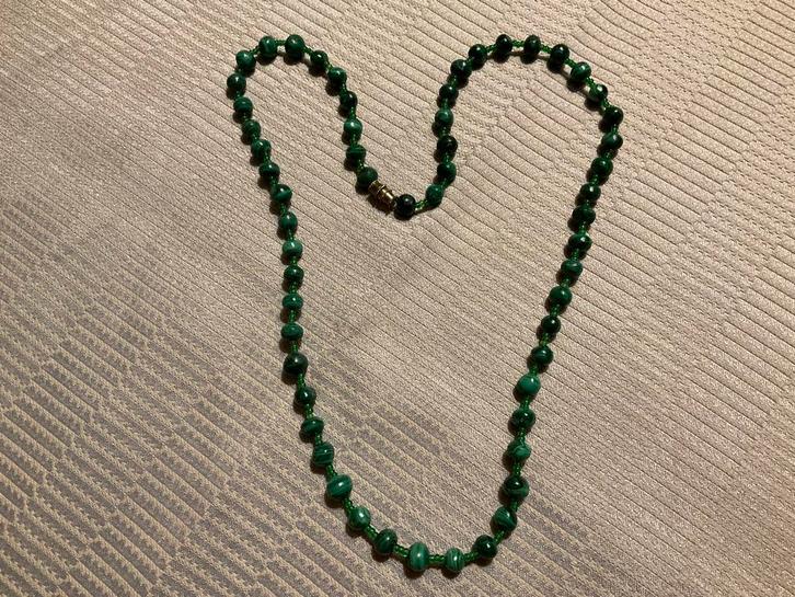 Ketting met malachiet kralen, Sieraden, Tassen en Uiterlijk, Kettingen, Nieuw, Steen of Mineraal, Groen, Ophalen of Verzenden