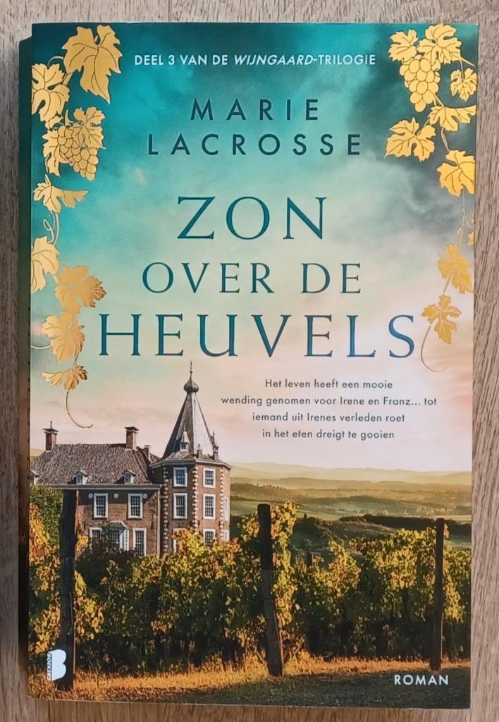Marie Lacrosse - Zon over de heuvels - Wijngaard trilogie 3, Boeken, Romans, Zo goed als nieuw, Ophalen