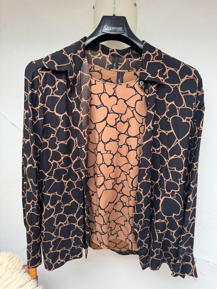 Marc Cain zijden set blouse en T-shirt mt 6 zgan, Kleding | Dames, Tops, Zo goed als nieuw, Maat 42/44 (L), Ophalen of Verzenden