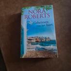 Nora Roberts - Geheimen van het hart, Boeken, Ophalen of Verzenden, Gelezen, Nora Roberts, Nederland