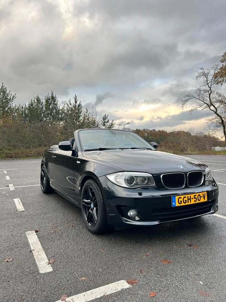 BMW 1-Serie 2.0 118I Cabrio 2011 Zwart, Auto's, BMW, Particulier, 1-Serie, Benzine, Cabriolet, Handgeschakeld, Geïmporteerd, Zwart