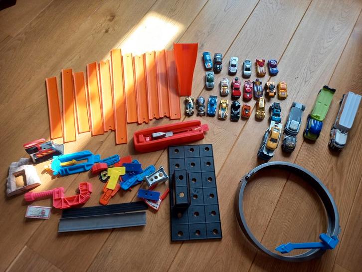 Hot Wheels Baan + Auto's - Uren Speelplezier!, Kinderen en Baby's, Speelgoed | Racebanen, Zo goed als nieuw, Onderdelen, Handmatig