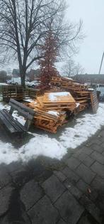 Gratis af te halen: Pallets / Stookhout, Tuin en Terras, Palen, Balken en Planken, Ophalen