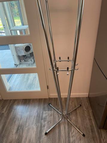 Design vintage chrome staande kapstok beschikbaar voor biedingen