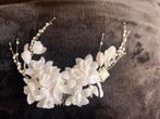 Witte Haaraccessoire met Bloemen o.a. voor bruiloft, Ophalen of Verzenden, Nieuw, Wit, Accessoires