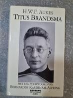 Het leven van Titus Brandsma - H.W.F. Aukes, Tweede Wereldoorlog, Ophalen of Verzenden, Zo goed als nieuw, Algemeen