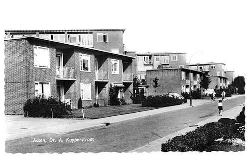 938973	Assen	Dr A Kuyperstraat	Wederopbouw	Nette oude kaart, Verzamelen, Ansichtkaarten | Nederland, Ongelopen, Drenthe, 1960 tot 1980