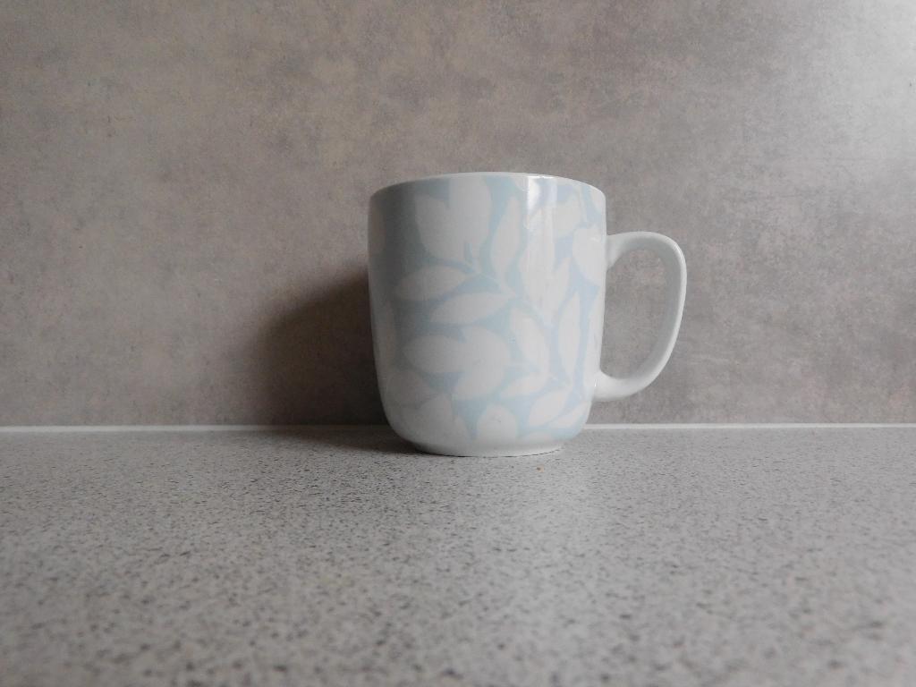 Mok 9,5x9 cm. Cappuccino Lichtblauw Bloem Douwe Egberts, Ophalen of Verzenden, Zo goed als nieuw, Overige stijlen, Kop(pen) en/of Schotel(s)