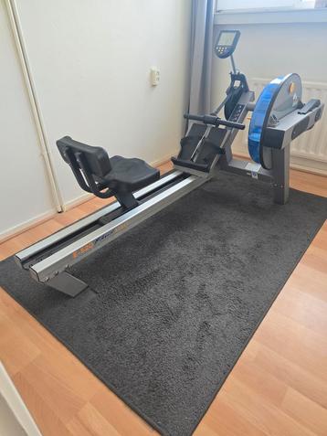 First Degree roeitrainer roeimachine met comfortabele stoel beschikbaar voor biedingen