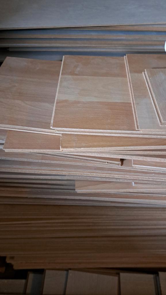 2 soorten laminaat, Huis en Inrichting, Stoffering | Vloerbedekking, Gebruikt, Laminaat, Bruin, 25 tot 50 m², Ophalen of Verzenden