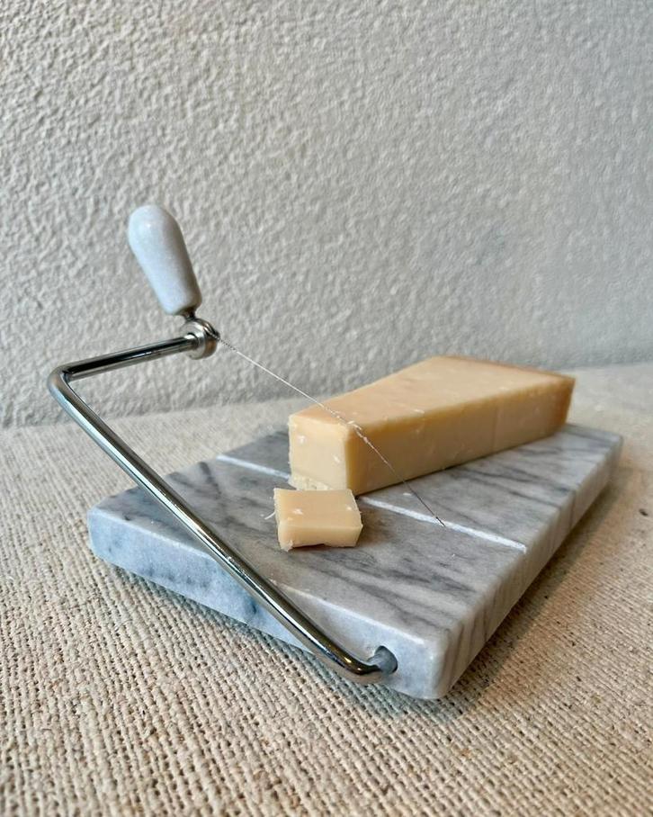 Kaassnijder van marmer, Huis en Inrichting, Keuken | Servies, Zo goed als nieuw, Overige stijlen, Porselein, Ophalen of Verzenden