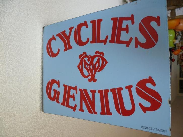 EMAILLE DUBBELZIJDIG RECLAME BORD"GENIUS CYCLES"UIT JAREN 30, Verzamelen, Merken en Reclamevoorwerpen, Gebruikt, Reclamebord, Ophalen of Verzenden