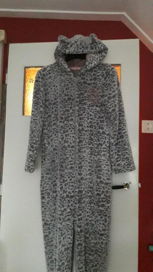 Velours Luipaard grijs huispak kapuchon Hunkemuller Mt XL, Kleding | Dames, Huispakken, Zo goed als nieuw, Maat 46/48 (XL) of groter