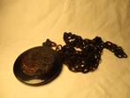 antiek schildpad schild kettinghanger of van plastic?, Antiek en Kunst, Ophalen of Verzenden