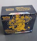 Surging Spraks Elite Trainer Box *sealed*, Ophalen of Verzenden, Nieuw, Boosterbox, Foil