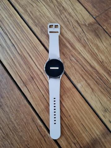 Samsung Watch 4 Rose/goud beschikbaar voor biedingen