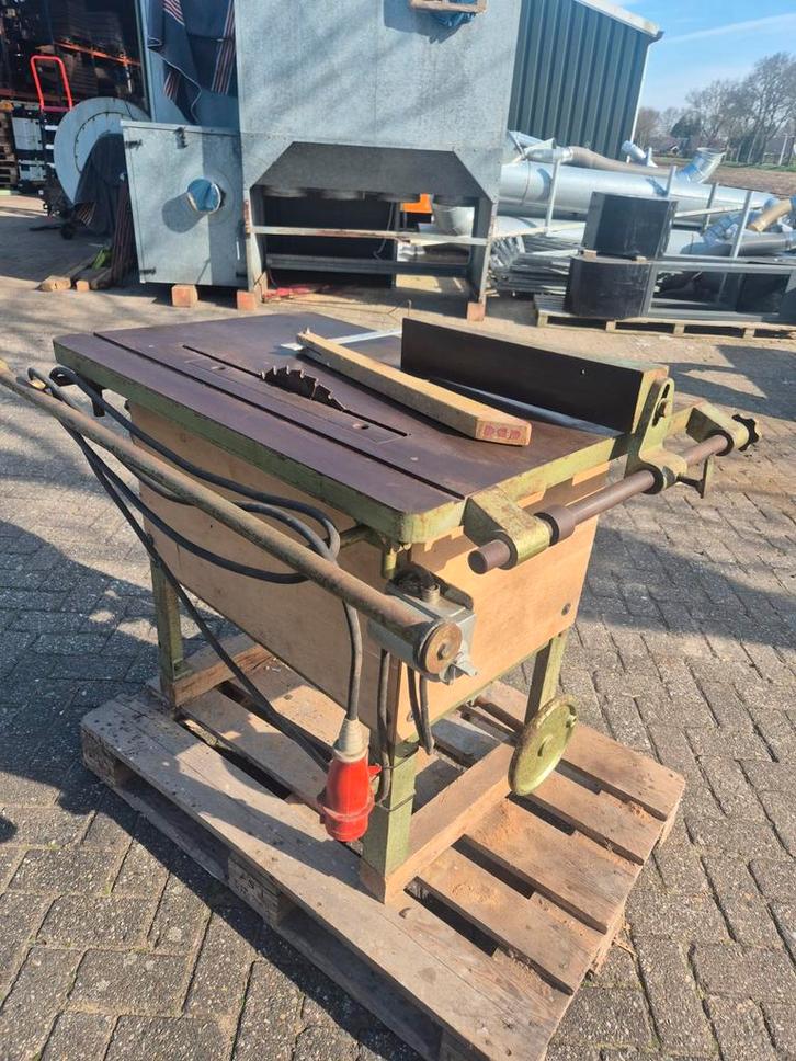 Zaagtafel met zware motor, Doe-het-zelf en Verbouw, Gereedschap | Zaagmachines, Zo goed als nieuw, Cirkelzaag, 1200 watt of meer