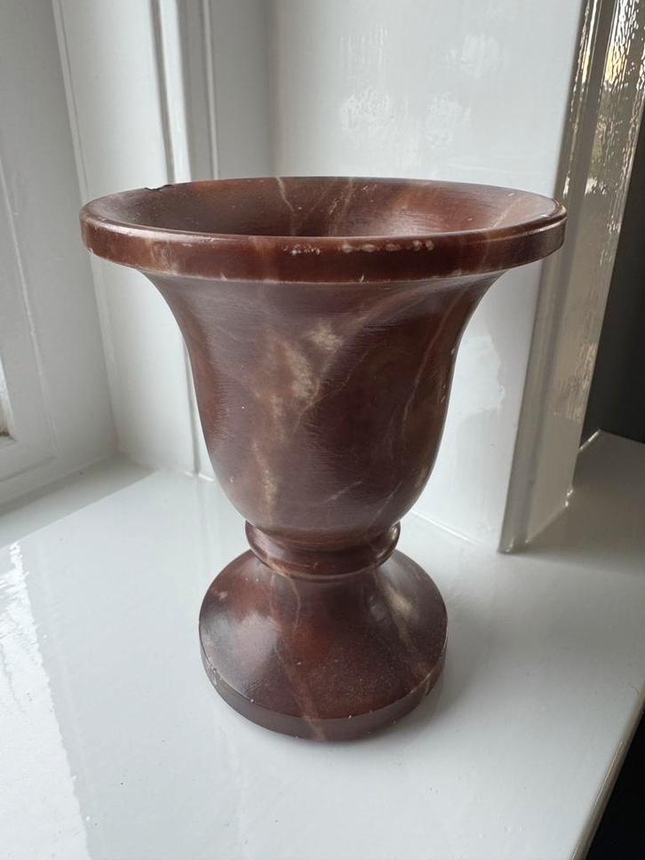 Oud brocante albast vaasje bruin tinten CHCS, Antiek en Kunst, Antiek | Vazen, Ophalen of Verzenden