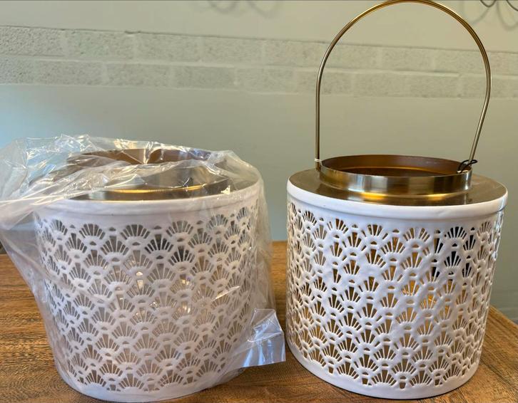2 Countryfield Windlichten Wit/Goud - Nieuw!, Huis en Inrichting, Woonaccessoires | Kandelaars en Kaarsen, Nieuw, Kandelaar, Minder dan 25 cm