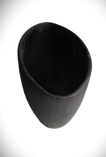 Bloempot ovaal zwart~Keramiek~27 cm breed 16 cm hoog beschikbaar voor biedingen