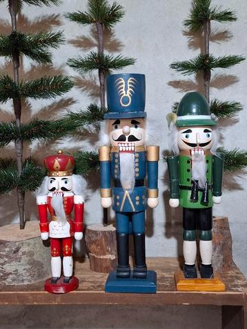Oude vintage houten notenkraker ertsgebergte beschikbaar voor biedingen
